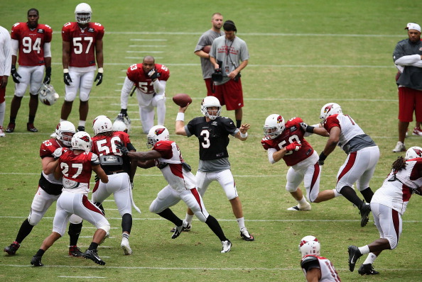GLENDALE, AZ - JULY 29:  Quarterback Carson Palmer #3 of the Arizona Cardinals throws a pass during the team training camp at University of Phoenix Stadium on July 29, 2013 in Glendale, Arizona.  (Photo by Christian Petersen/Getty Images)