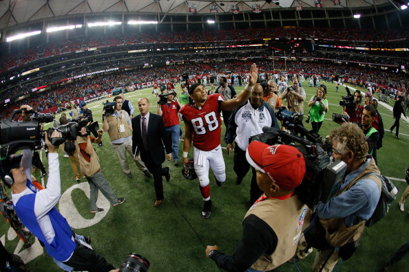 Tony Gonzalez says farewell to Atlanta. (Photo Credit: Kevin C. Cox/Getty Images)
