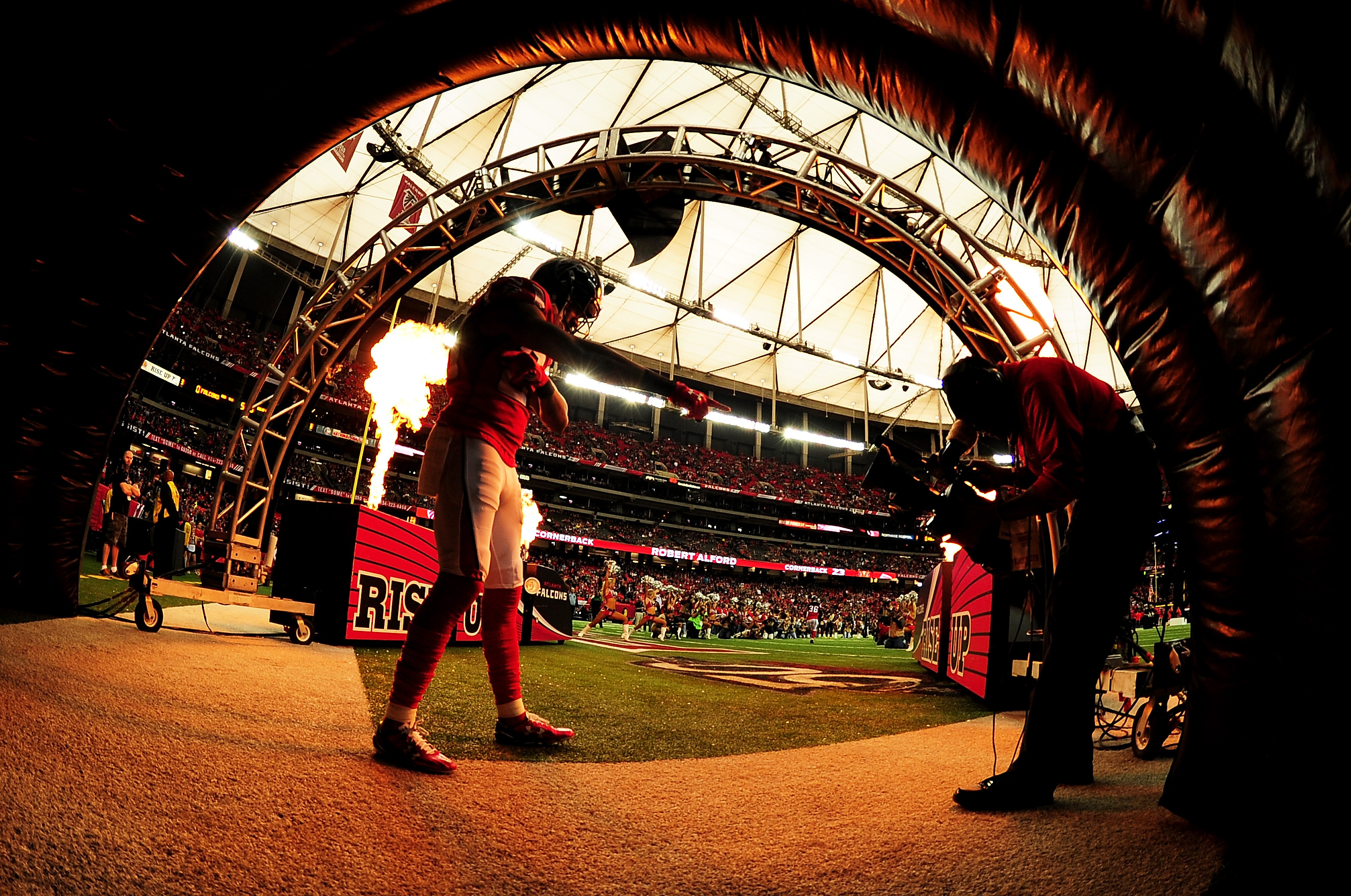 ATLANTA, GA - JANUARY 03:  Desmond Trufant #21 of the Atlanta Falcons is introduced prior to the game against the New Orleans Saints at the Georgia Dome on January 3, 2016 in Atlanta, Georgia.  (Photo by Scott Cunningham/Getty Images)