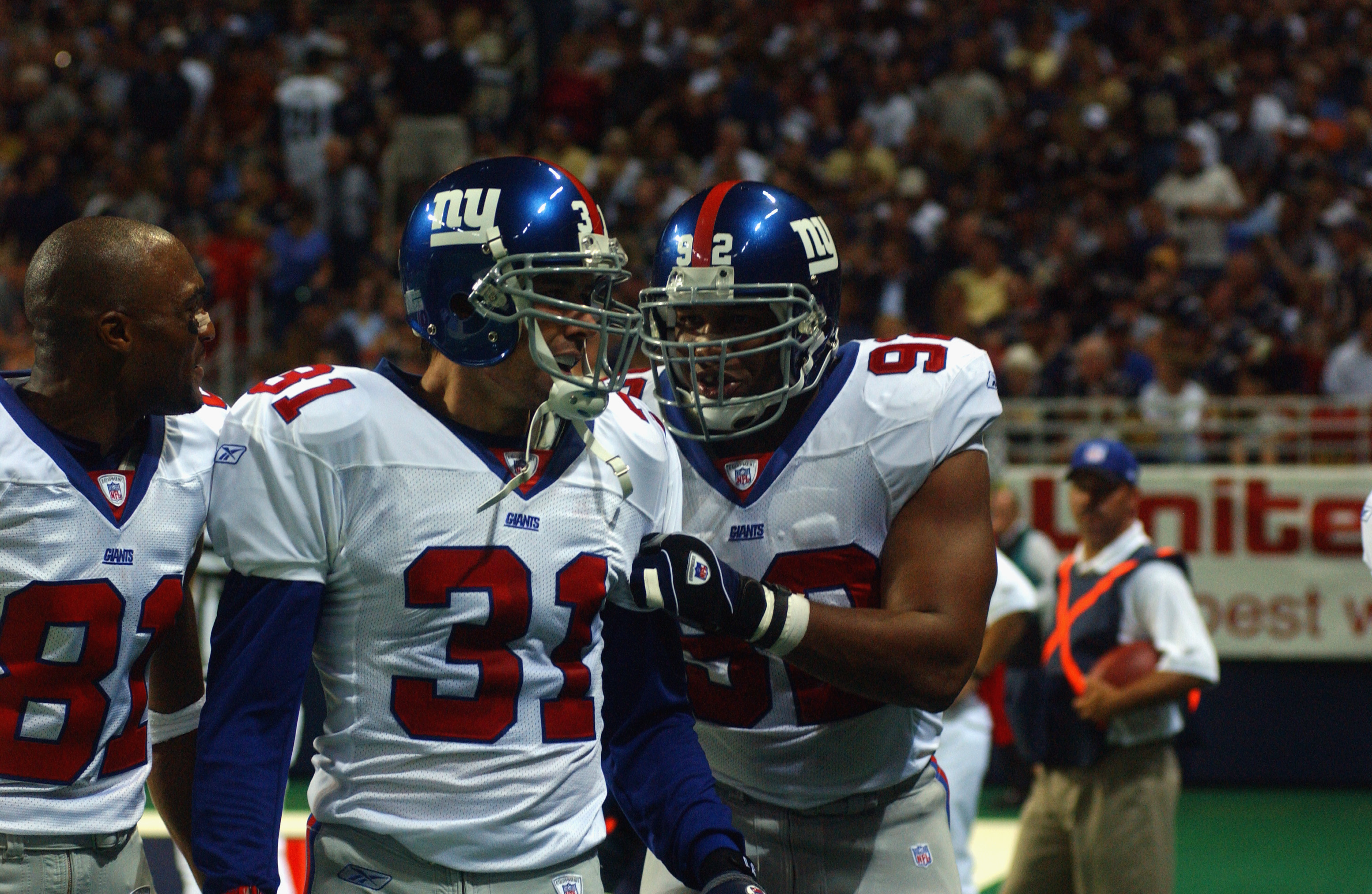 Teammates Michael Strahan #92 of the New York Giants and Jason Seahorn #31 (Photo by Mary Butkus/Getty Images)