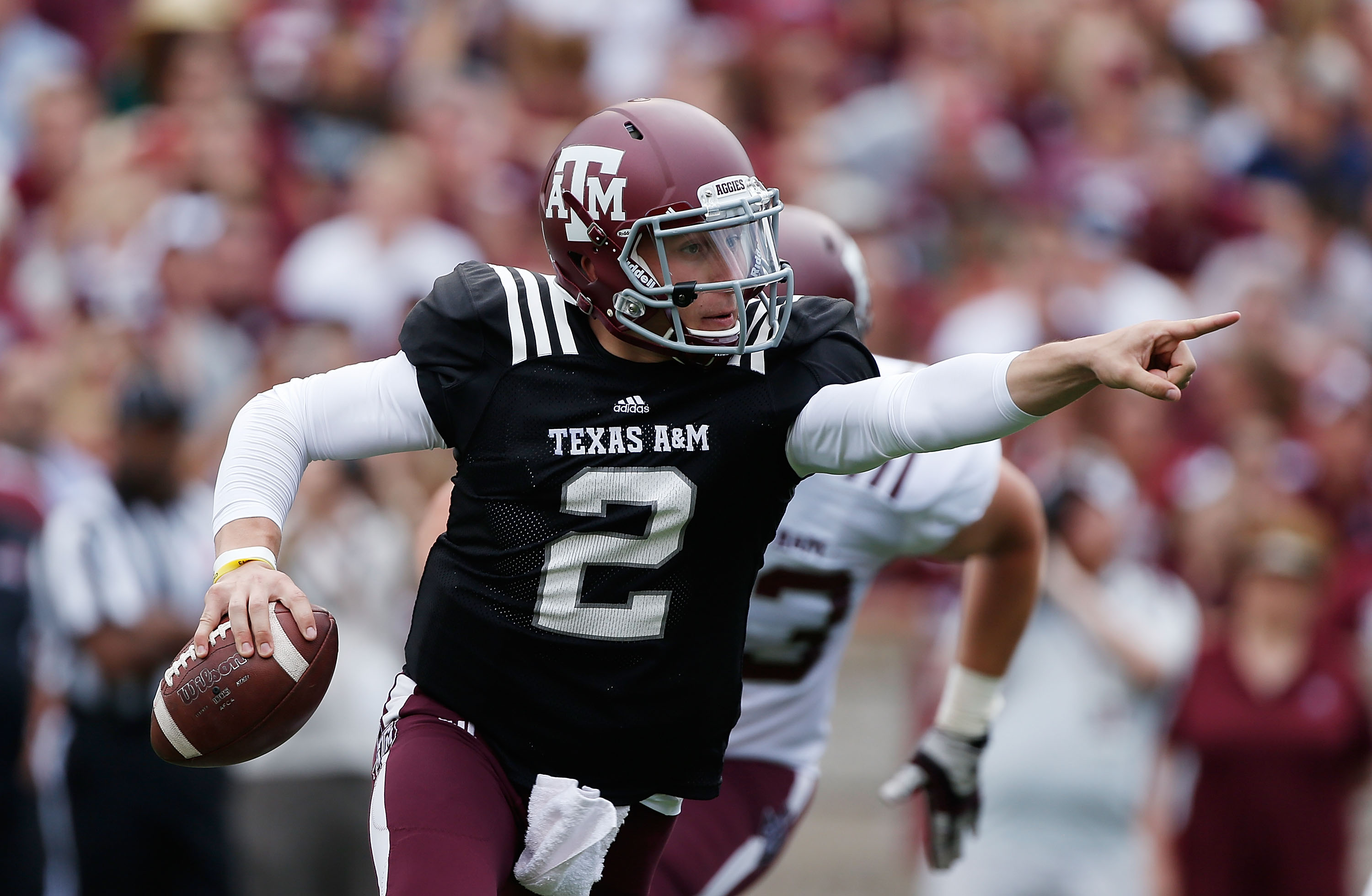 Texas A&;M quarterback Johnny Manziel #2 looks to pass at Kyle Field on April 13, 2013 in College Station, Texas. (Photo by Scott Halleran/Getty Images)