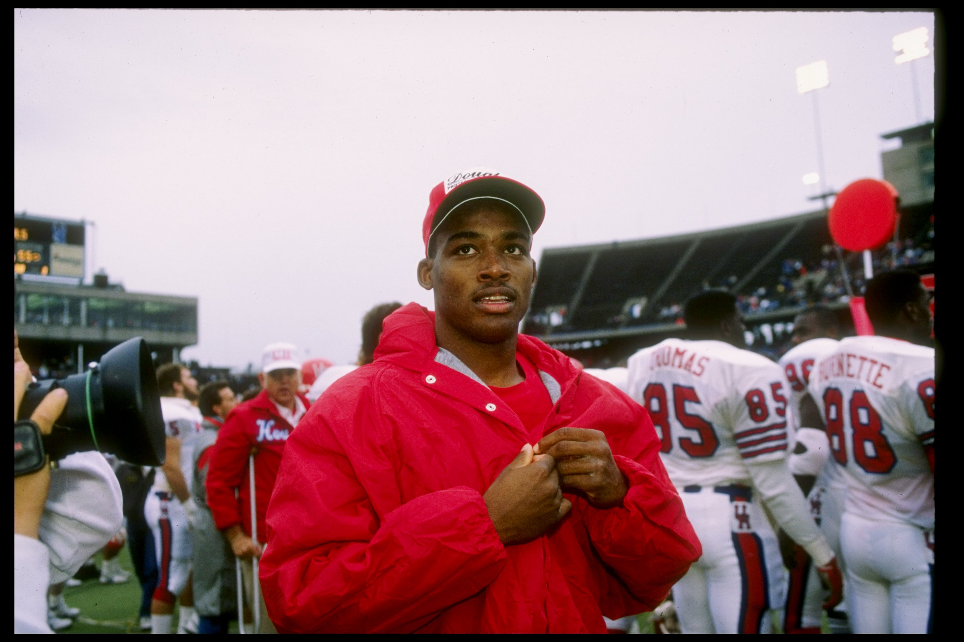 Quarterback Andre Ware of the Houston Cougars looks on during a game against Rice in December, 1989 (Getty Images)